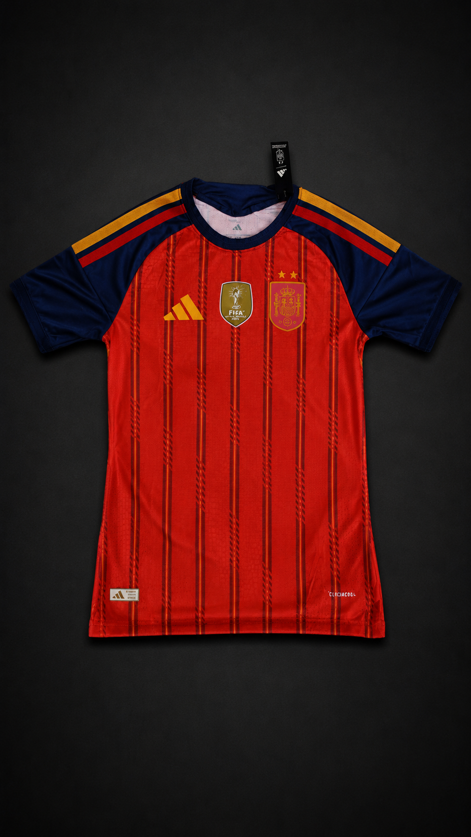 Camiseta roja de España con dos estrellas, vista frontal